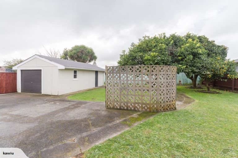 Photo of property in 9 Ross Street, Levin, 5510