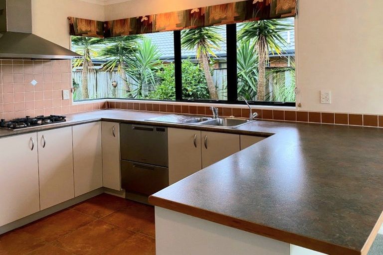 Photo of property in 34 Blackwood Drive, Wattle Downs, Auckland, 2103