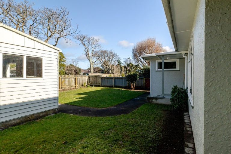 Photo of property in 75 Pahiatua Street, Hokowhitu, Palmerston North, 4410
