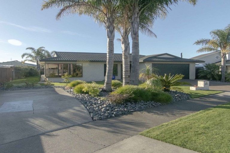 Photo of property in 18 Bishops Close, Greenmeadows, Napier, 4112