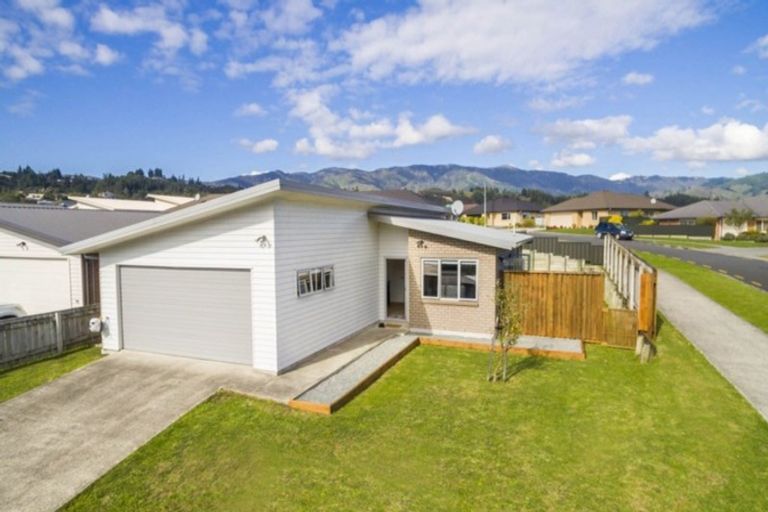 Photo of property in 21 Sunstone Crescent, Brown Owl, Upper Hutt, 5018