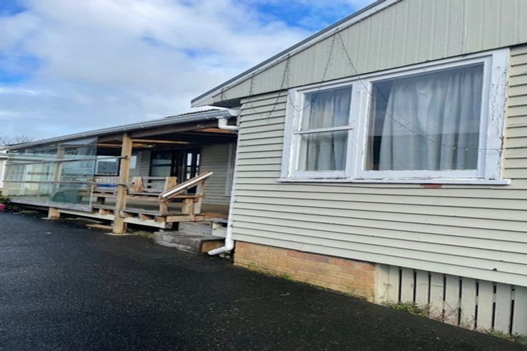 Photo of property in 10 Stephen Avenue, Henderson, Auckland, 0610