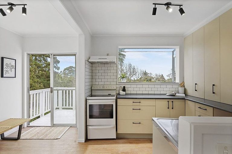 Photo of property in 413 Don Buck Road, Massey, Auckland, 0614