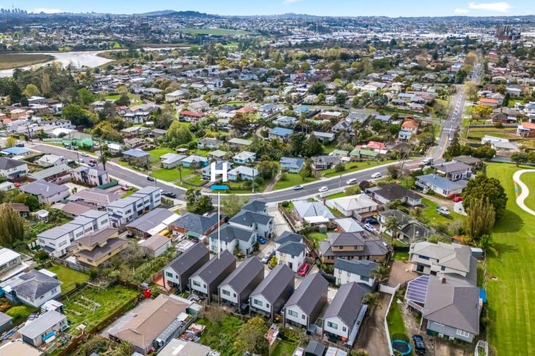 Photo of property in 14b Kelwyn Road, Kelston, Auckland, 0602