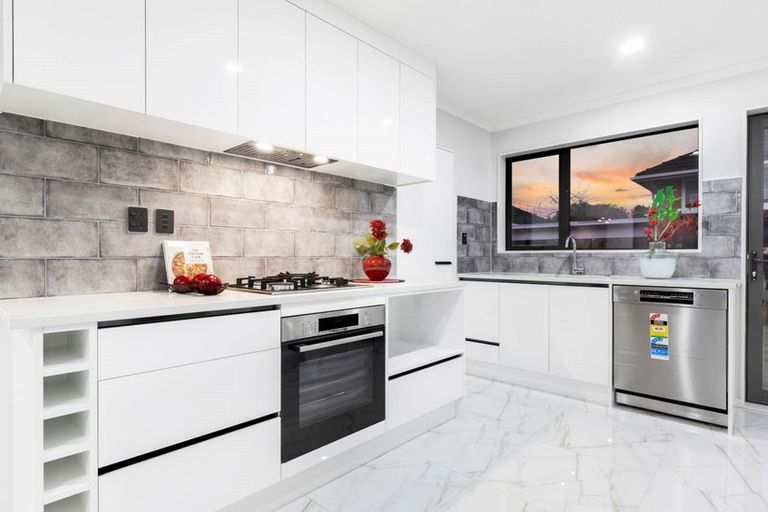 Photo of property in 664b Pakuranga Road, Howick, Auckland, 2010