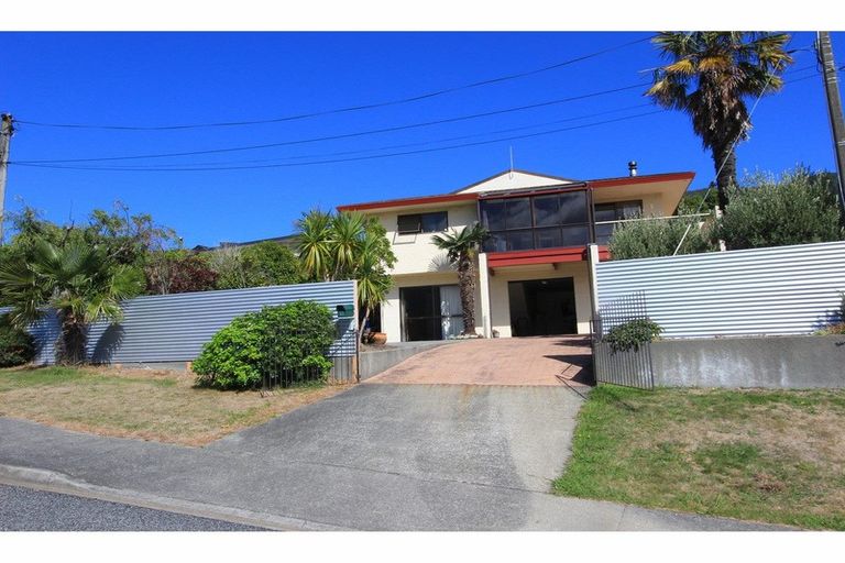 Photo of property in 27 Gravesend Place, Picton, 7220