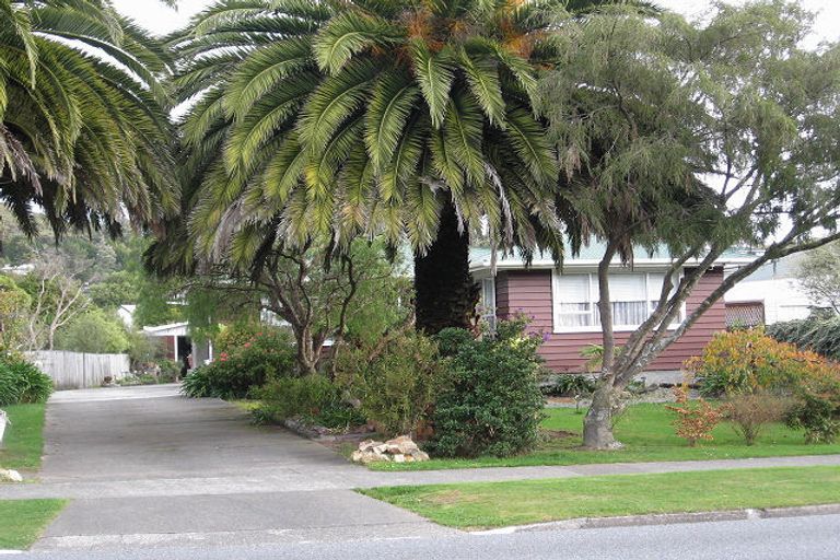 Photo of property in 10 Horoeka Street, Stokes Valley, Lower Hutt, 5019