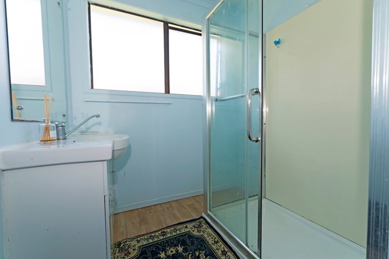 Photo of property in 3 Glucina Place, Glen Eden, Auckland, 0602