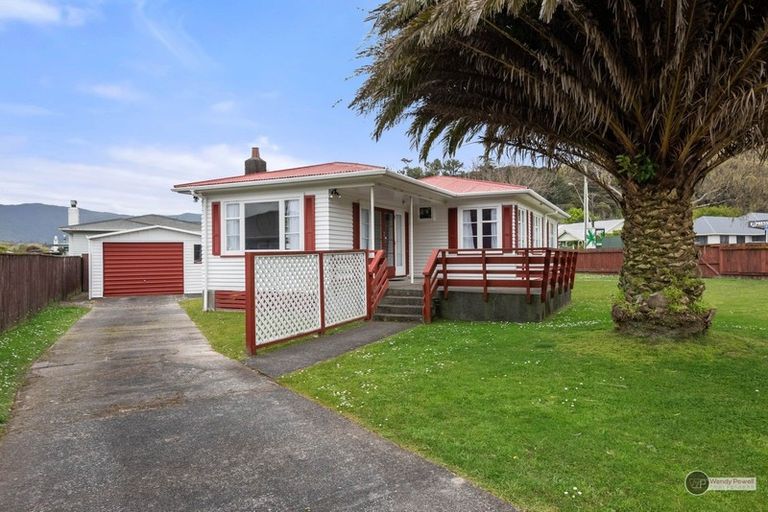 Photo of property in 130 Wainuiomata Road, Wainuiomata, Lower Hutt, 5014
