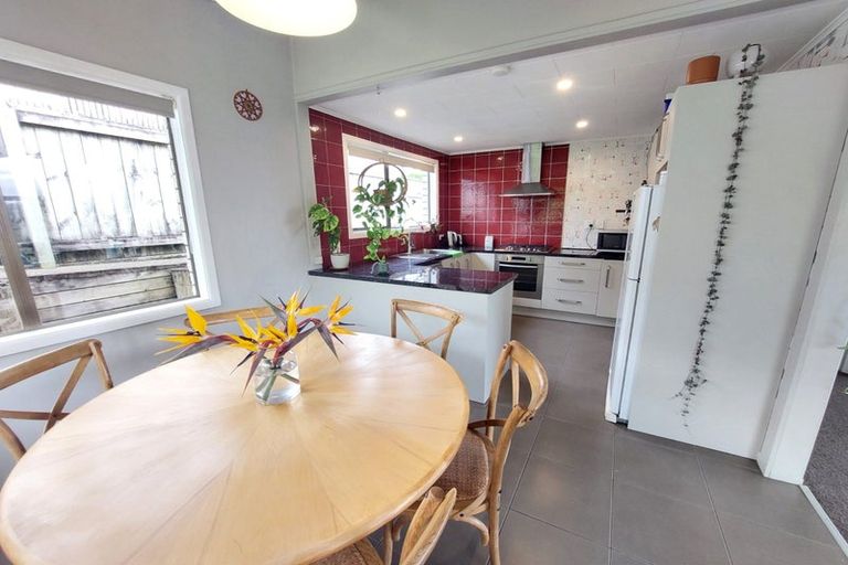 Photo of property in 5 Penrith Street, Westown, New Plymouth, 4310