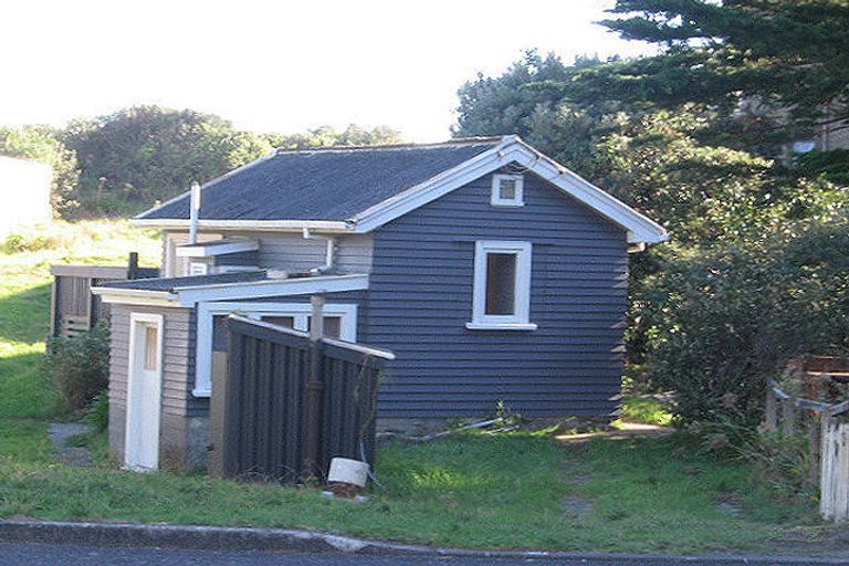 Photo of property in 3 Tutere Street, Waikanae Beach, Waikanae, 5036