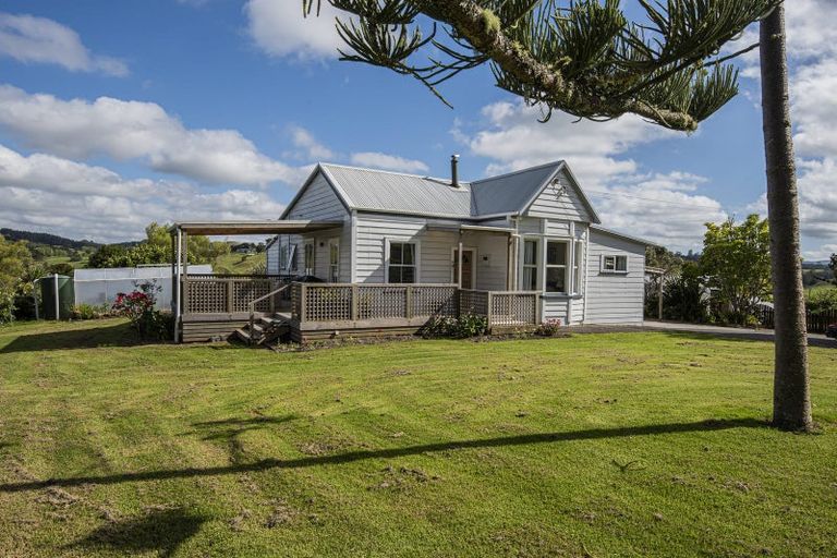 Photo of property in 46 Whakapirau Road, Maungaturoto, 0583