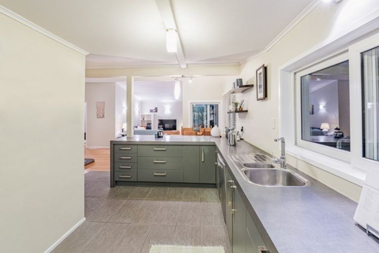 Photo of property in 2/27 Elliott Avenue, Bayview, Auckland, 0629