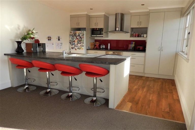 Photo of property in 374 Carrington Street, Upper Vogeltown, New Plymouth, 4310