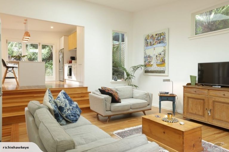 Photo of property in 18 Waima Crescent, Titirangi, Auckland, 0604