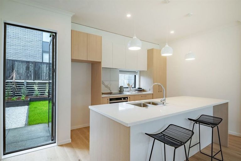 Photo of property in 5 Te One Place, Belmont, Auckland, 0622