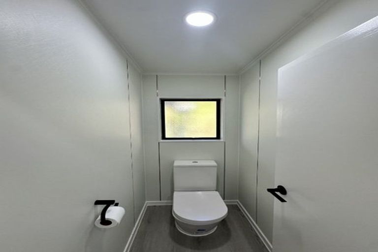 Photo of property in 16 Zingaro Place, Massey, Auckland, 0614