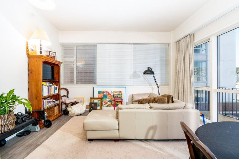 Photo of property in De Vere Apartments, 10/23 Tennyson Street, Te Aro, Wellington, 6011