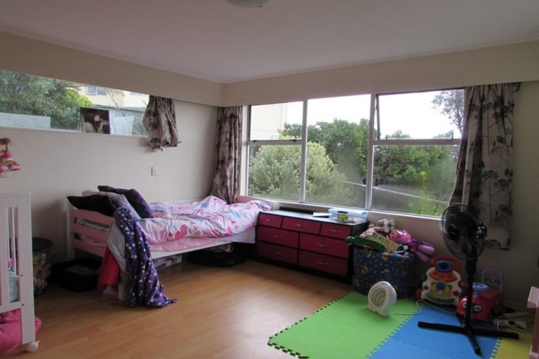 Photo of property in 4 Hillview Crescent, Paparangi, Wellington, 6037