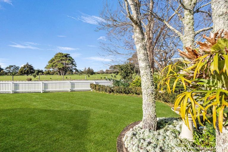 Photo of property in 52 Racecourse Road, Waiuku, 2123