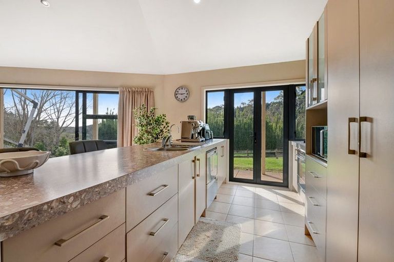 Photo of property in 11 Pineview Lane, Helensville, 0875