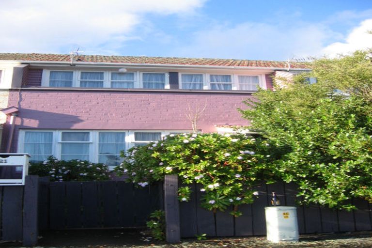 Photo of property in 21 Cambridge Terrace, Waiwhetu, Lower Hutt, 5010