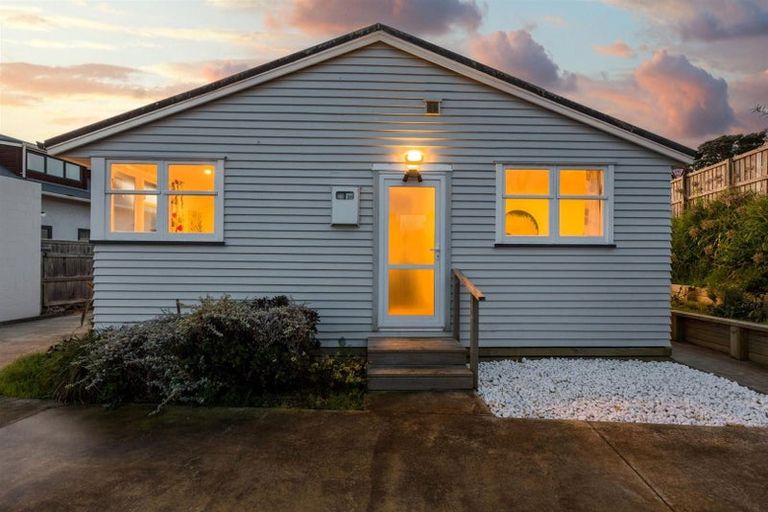 Photo of property in 51 Kapiti Crescent, Titahi Bay, Porirua, 5022