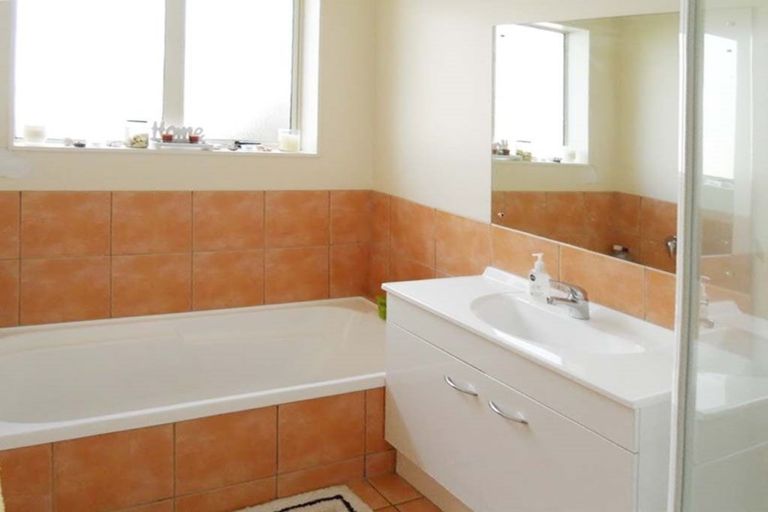 Photo of property in 10a Pantera Way, Hillpark, Auckland, 2102