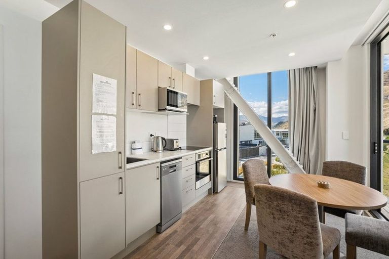 Photo of property in Wyndham Gardens Apartments, 30 Red Oaks Drive, Frankton, Queenstown, 9300