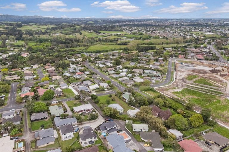 Photo of property in 305-311 Glengarry Road, Glen Eden, Auckland, 0602