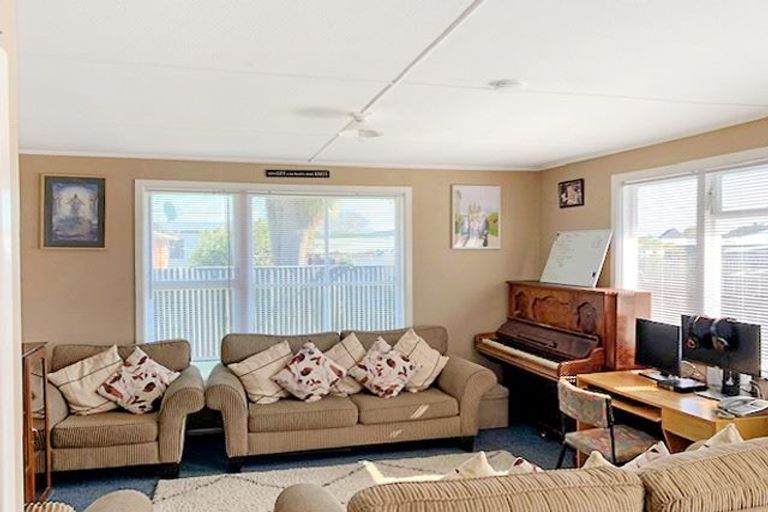 Photo of property in 33 Lister Crescent, Maraenui, Napier, 4110