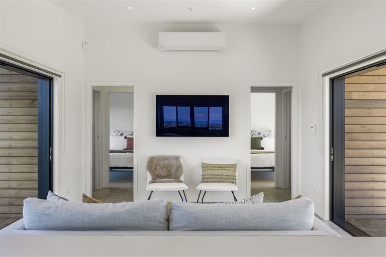 Photo of property in 1117a Whangaparaoa Road, Matakatia, Whangaparaoa, 0930