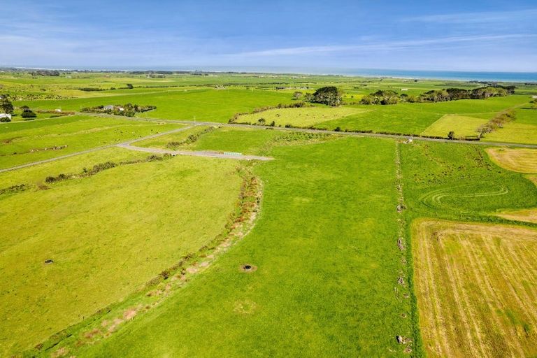 Photo of property in 7104 South Road, Warea, New Plymouth, 4381