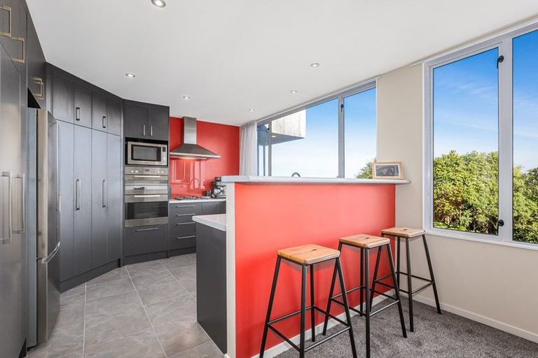 Photo of property in 73 Viewmont Drive, Harbour View, Lower Hutt, 5010