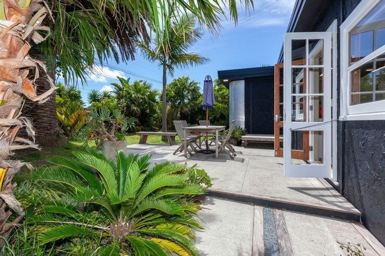 Photo of property in 44 Ngapaki Street, Waikanae Beach, Waikanae, 5036