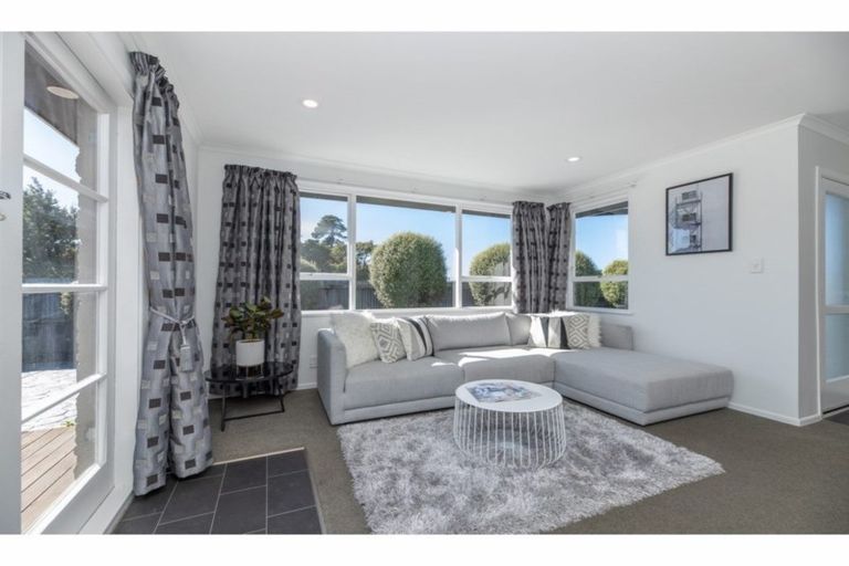 Photo of property in 12 Rosanna Place, Aranui, Christchurch, 8061