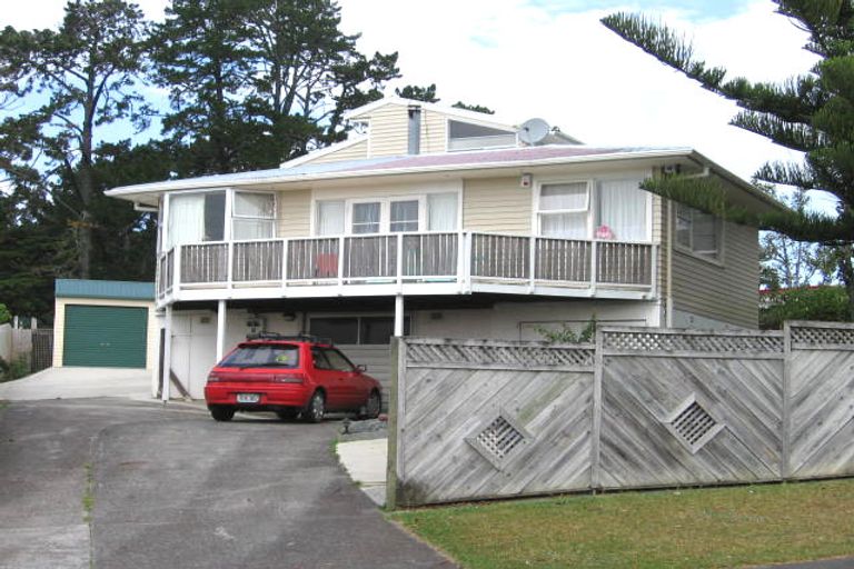 Photo of property in 25 Kirby Street, Glendene, Auckland, 0602