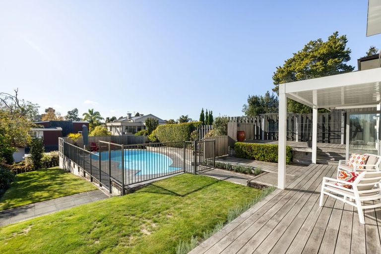 Photo of property in 142 Lake Crescent, Hamilton Lake, Hamilton, 3204