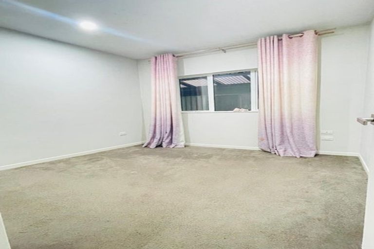 Photo of property in 23 Bartells Drive, Goodwood Heights, Auckland, 2105