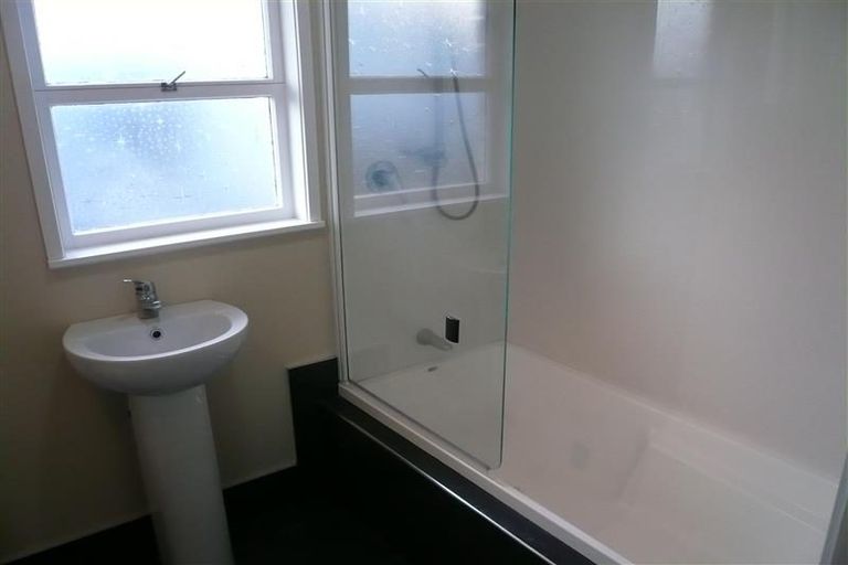 Photo of property in 1/66 Becroft Drive, Forrest Hill, Auckland, 0620