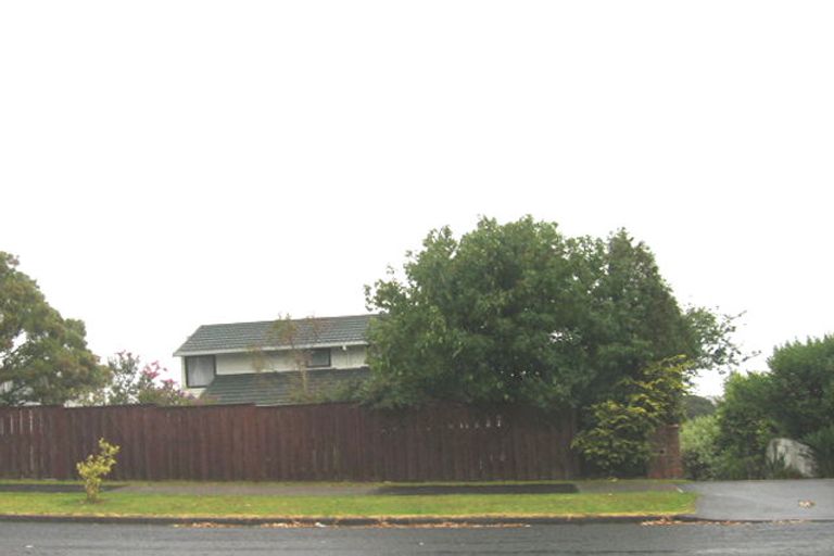 Photo of property in 28 Chelsea View Drive, Chatswood, Auckland, 0626