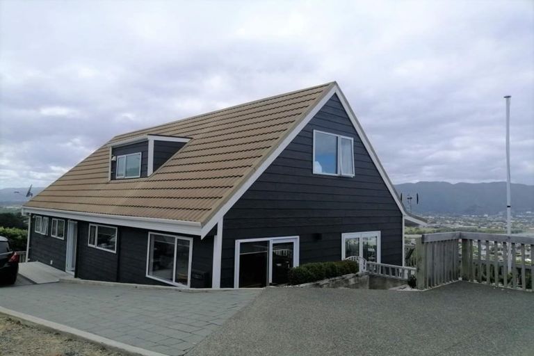 Photo of property in 5 Jacaranda Grove, Maungaraki, Lower Hutt, 5010