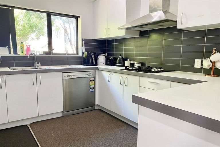 Photo of property in 71a Rosier Road, Glen Eden, Auckland, 0602