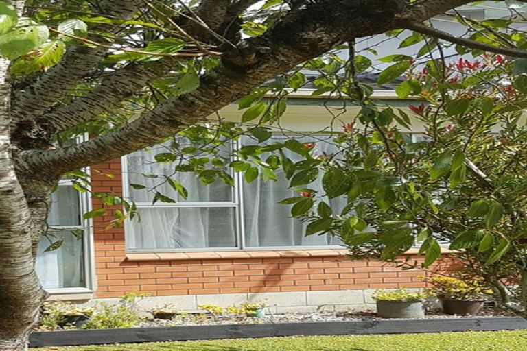 Photo of property in 1/1 Trentham Road, Papakura, 2110