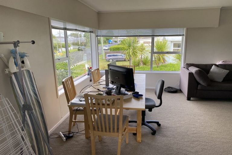 Photo of property in 1/8 Tobruk Crescent, Milford, Auckland, 0620