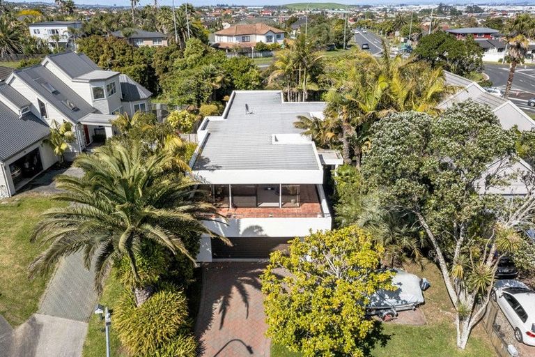 Photo of property in 15 Perendale Close, Somerville, Auckland, 2014