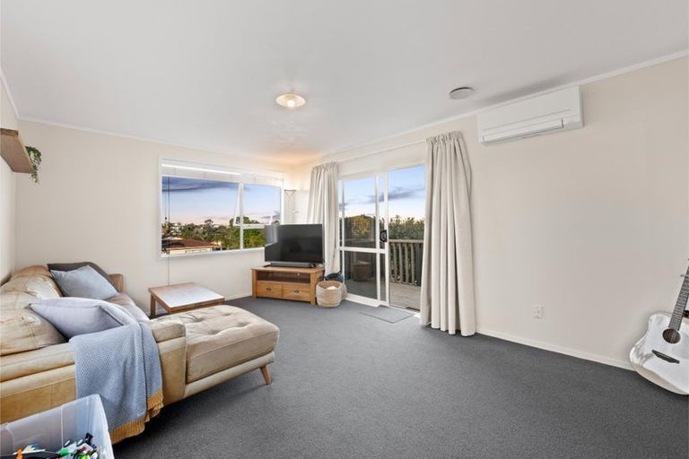 Photo of property in 1/30 Elizabeth Drive, West Harbour, Auckland, 0618