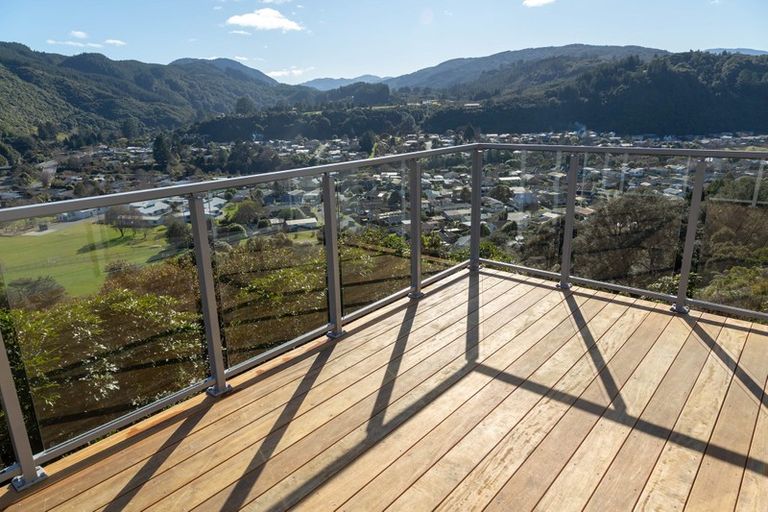 Photo of property in 102 Emerald Hill Drive, Birchville, Upper Hutt, 5018