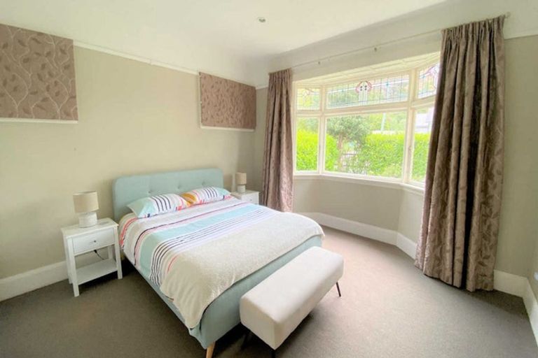 Photo of property in 19 Taupata Street, Redcliffs, Christchurch, 8081