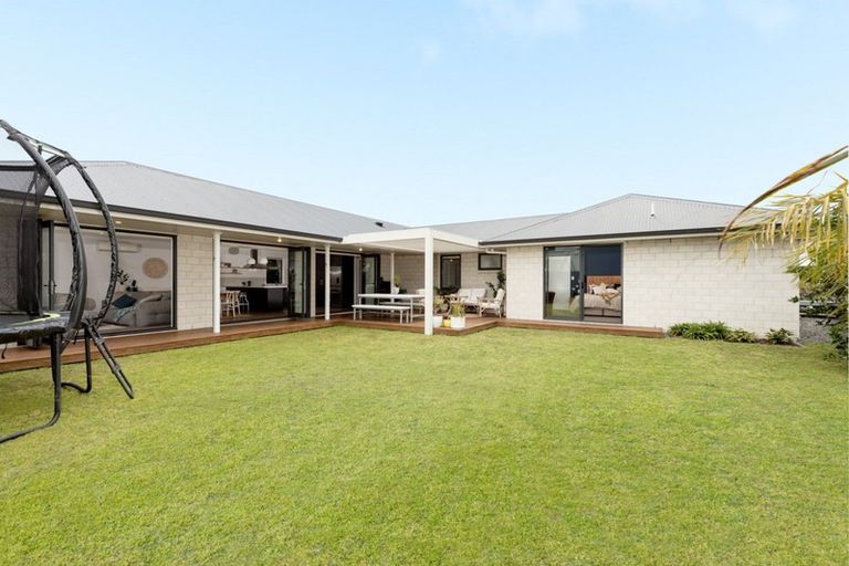 Photo of property in 5 Raiha Street, Papamoa Beach, Papamoa, 3118